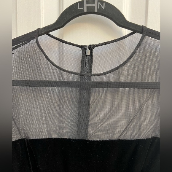 Vera Wang Dress Cap Sleeve Black Velvet Sheer detail Size 2 - Picture 2 of 7